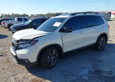 2021 Honda Passport 2Wd Touring z USA, uszkodzony, nr VIN 5FNYF7H96MB012397